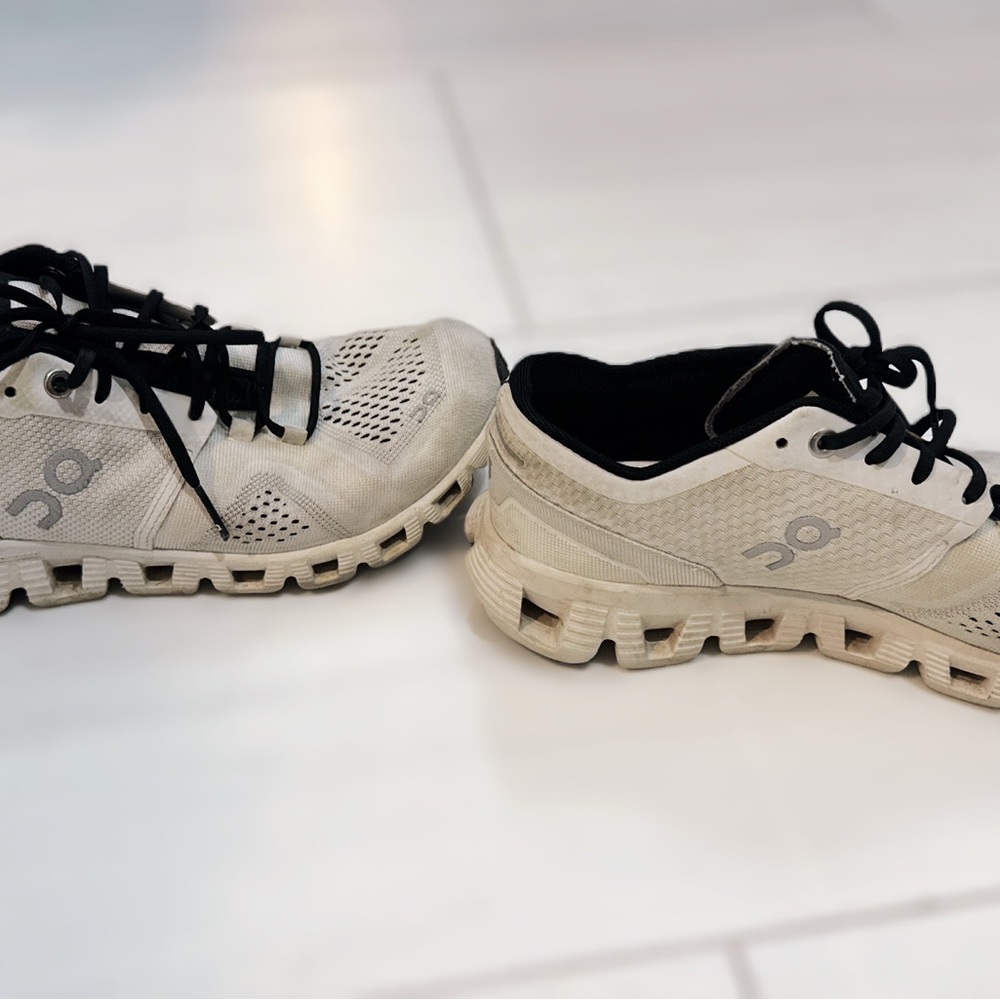 On Running women’s Athletic Shoes - Picture 3 of 7
